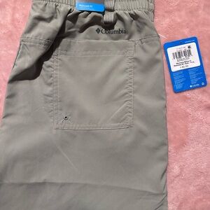 Columbia Gray/Green Shorts